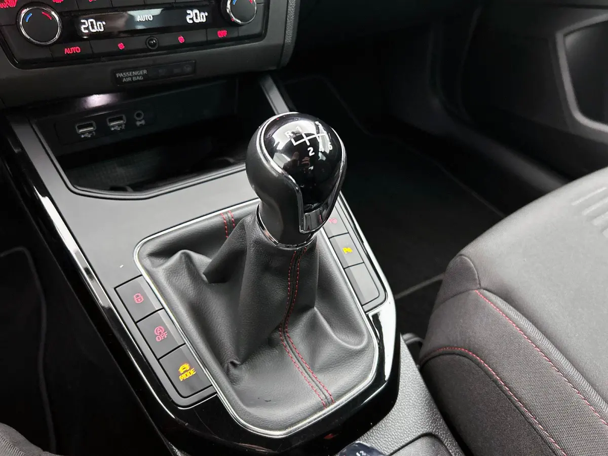 1.0 TSI 115PK FR Business Intense CAMERA | NAVI & CARPLAY | TREKHAAK