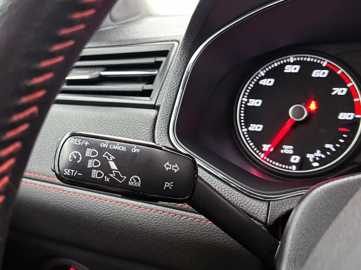 1.0 TSI 115PK FR Business Intense CAMERA | NAVI & CARPLAY | TREKHAAK