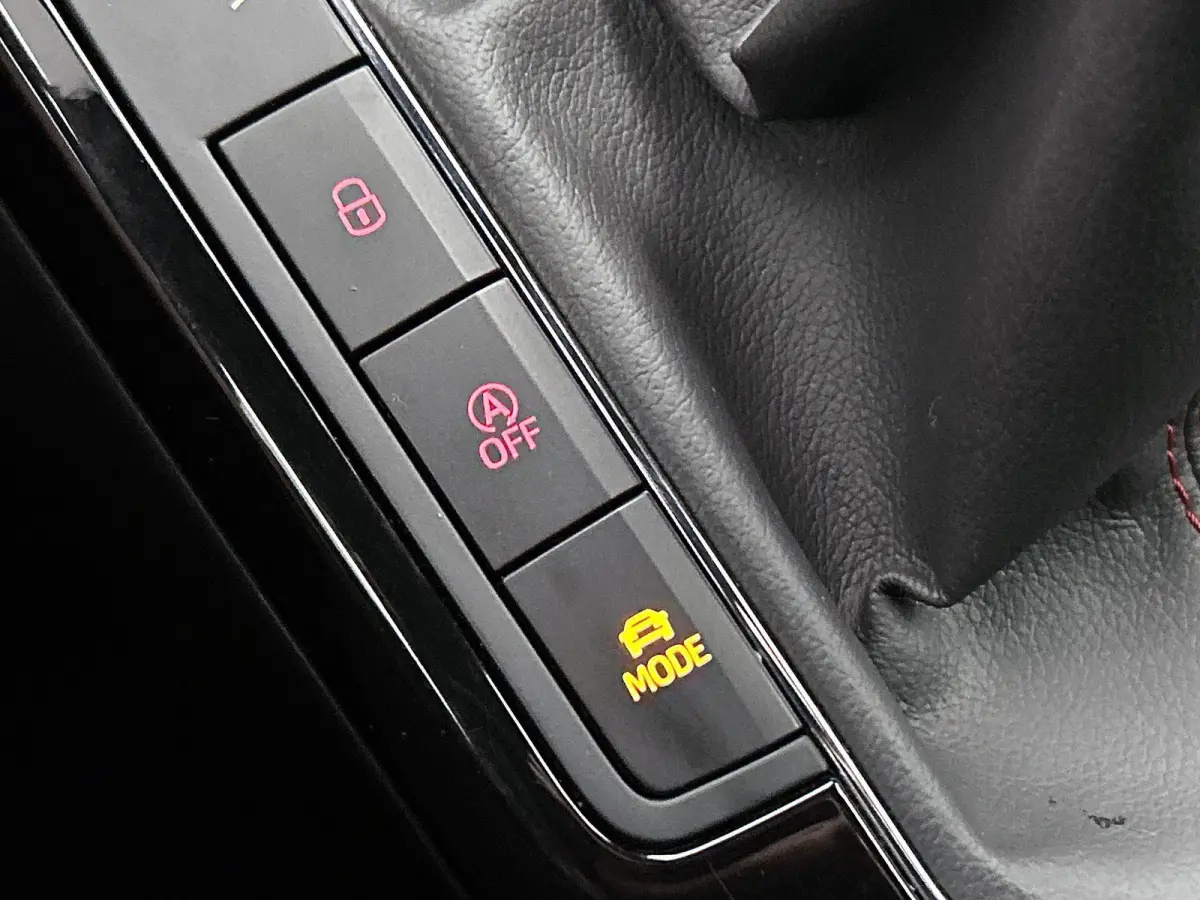 1.0 TSI 115PK FR Business Intense CAMERA | NAVI & CARPLAY | TREKHAAK