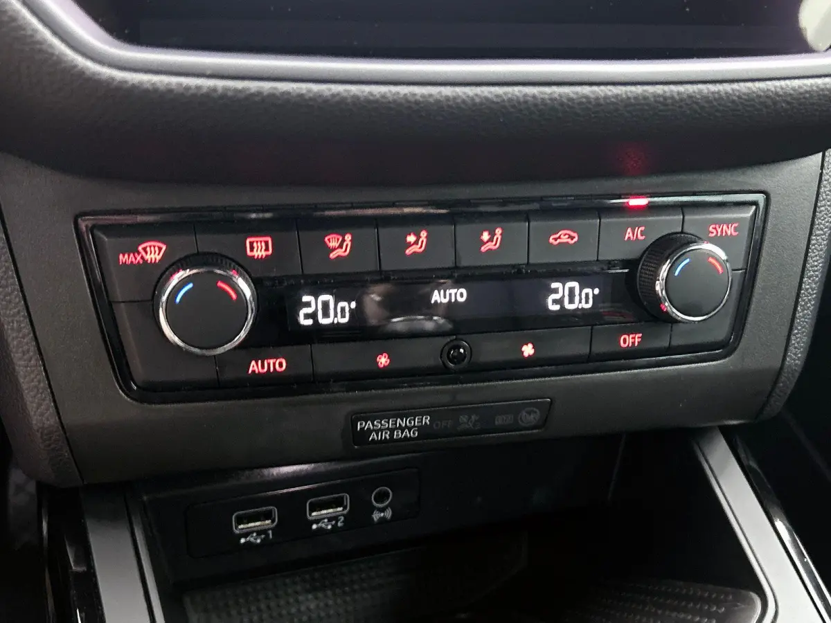 1.0 TSI 115PK FR Business Intense CAMERA | NAVI & CARPLAY | TREKHAAK