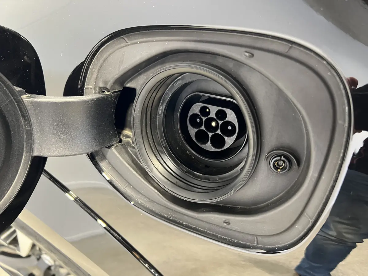2.0 Recharge T6 AWD R-Design | SOH 93,4% | Navigatie/Android/Apple Carplay | LM Velgen 22" | Voorstoelen Verwarmd | Lederen Bekleding | Cruise Control Adaptief | Airco |