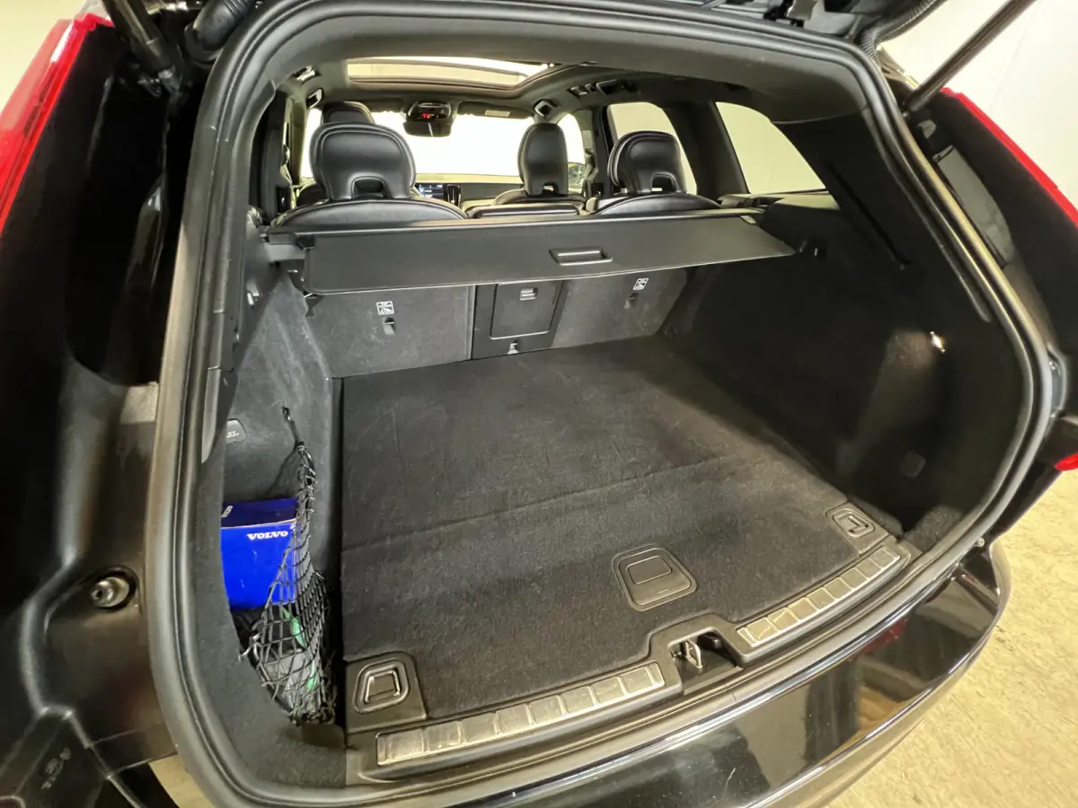 2.0 Recharge T6 AWD R-Design | SOH 93,4% | Navigatie/Android/Apple Carplay | LM Velgen 22" | Voorstoelen Verwarmd | Lederen Bekleding | Cruise Control Adaptief | Airco |