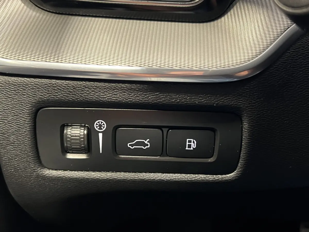 2.0 Recharge T6 AWD R-Design | SOH 93,4% | Navigatie/Android/Apple Carplay | LM Velgen 22" | Voorstoelen Verwarmd | Lederen Bekleding | Cruise Control Adaptief | Airco |