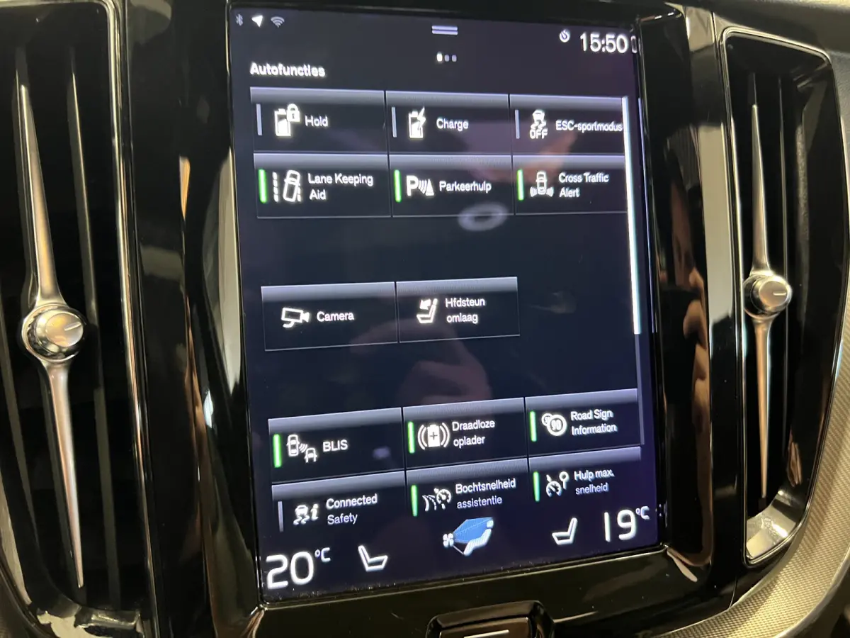 2.0 Recharge T6 AWD R-Design | SOH 93,4% | Navigatie/Android/Apple Carplay | LM Velgen 22" | Voorstoelen Verwarmd | Lederen Bekleding | Cruise Control Adaptief | Airco |