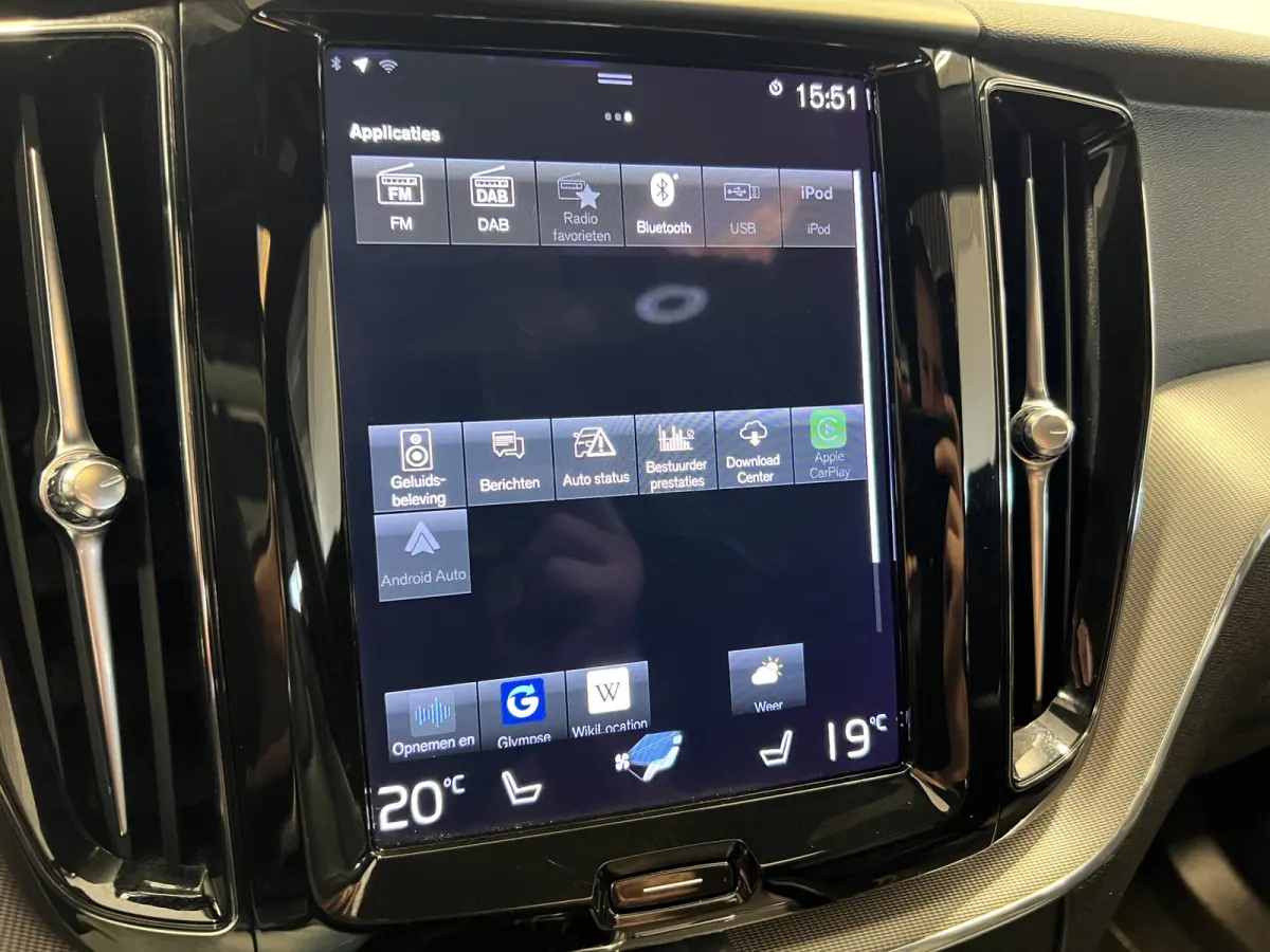 2.0 Recharge T6 AWD R-Design | SOH 93,4% | Navigatie/Android/Apple Carplay | LM Velgen 22" | Voorstoelen Verwarmd | Lederen Bekleding | Cruise Control Adaptief | Airco |