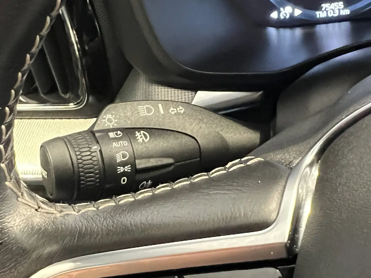 2.0 Recharge T6 AWD R-Design | SOH 93,4% | Navigatie/Android/Apple Carplay | LM Velgen 22" | Voorstoelen Verwarmd | Lederen Bekleding | Cruise Control Adaptief | Airco |
