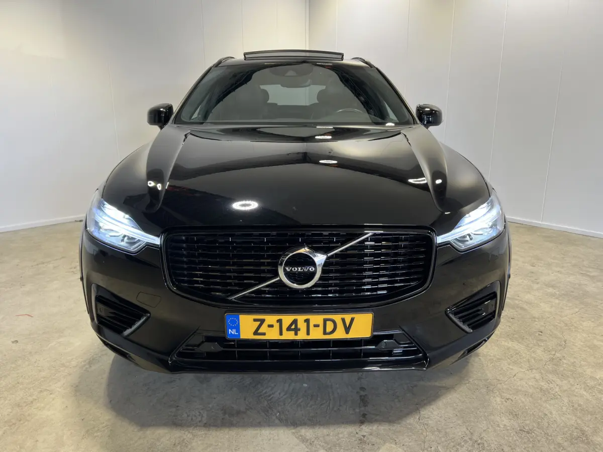 2.0 Recharge T6 AWD R-Design | SOH 93,4% | Navigatie/Android/Apple Carplay | LM Velgen 22" | Voorstoelen Verwarmd | Lederen Bekleding | Cruise Control Adaptief | Airco |