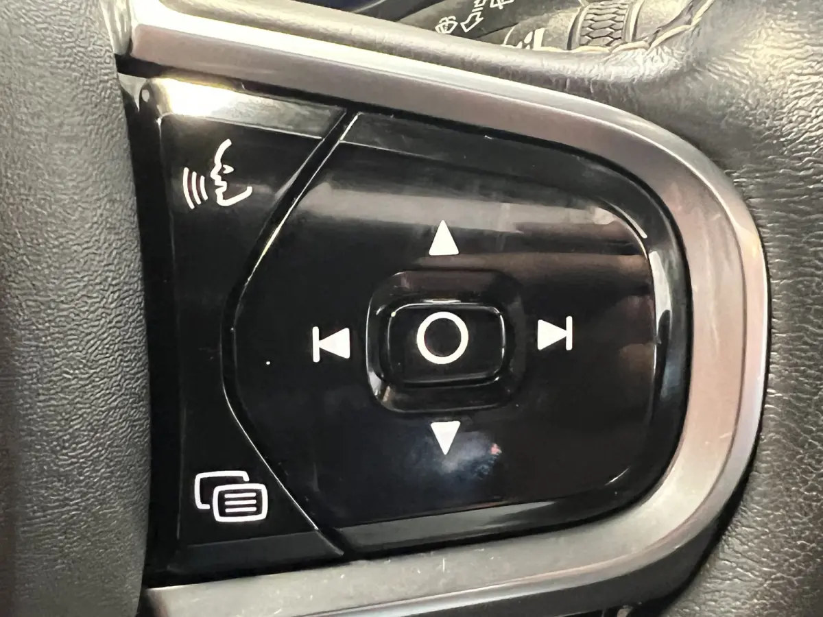 2.0 Recharge T6 AWD R-Design | SOH 93,4% | Navigatie/Android/Apple Carplay | LM Velgen 22" | Voorstoelen Verwarmd | Lederen Bekleding | Cruise Control Adaptief | Airco |