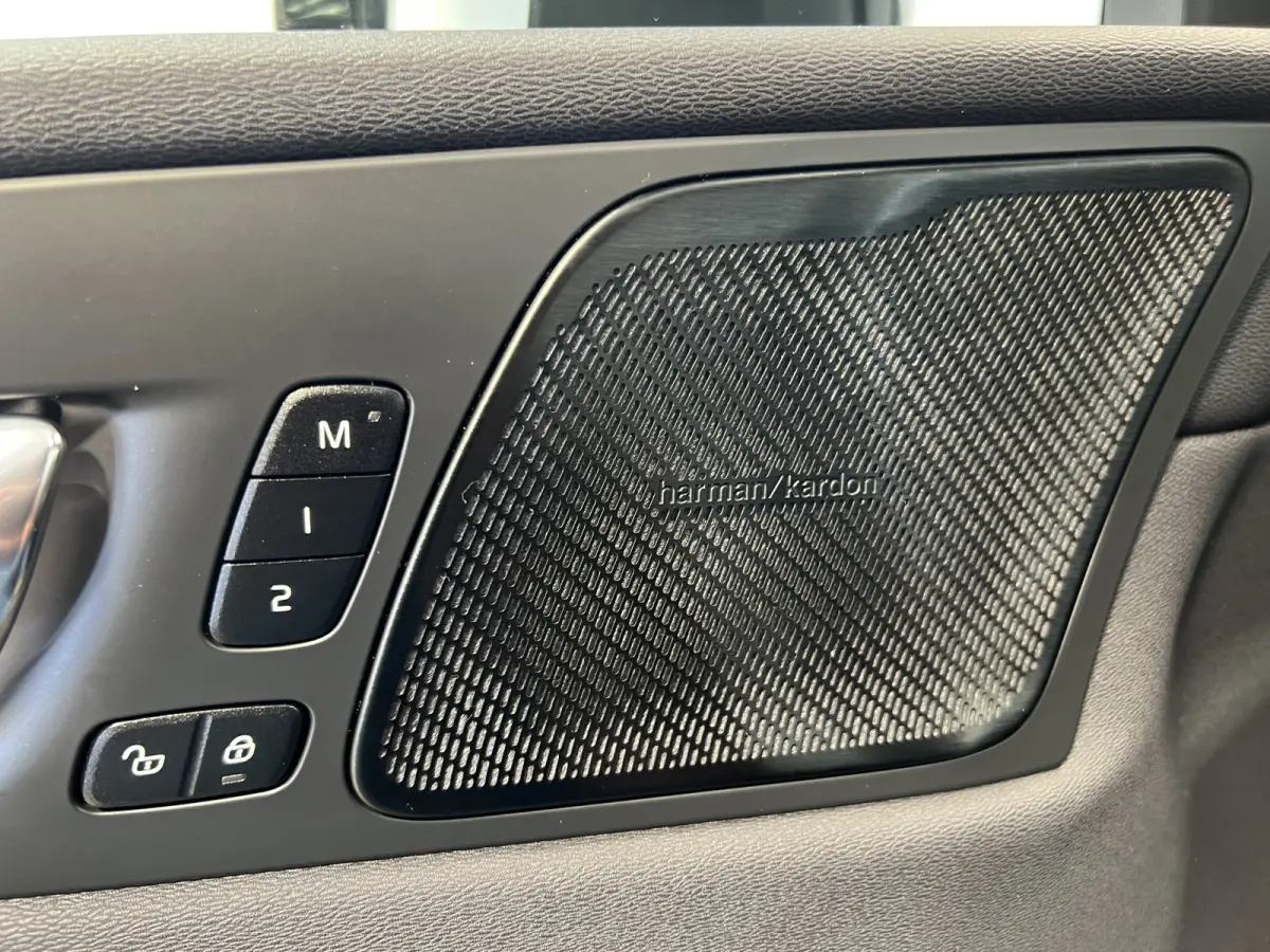 2.0 Recharge T6 AWD R-Design | SOH 93,4% | Navigatie/Android/Apple Carplay | LM Velgen 22" | Voorstoelen Verwarmd | Lederen Bekleding | Cruise Control Adaptief | Airco |