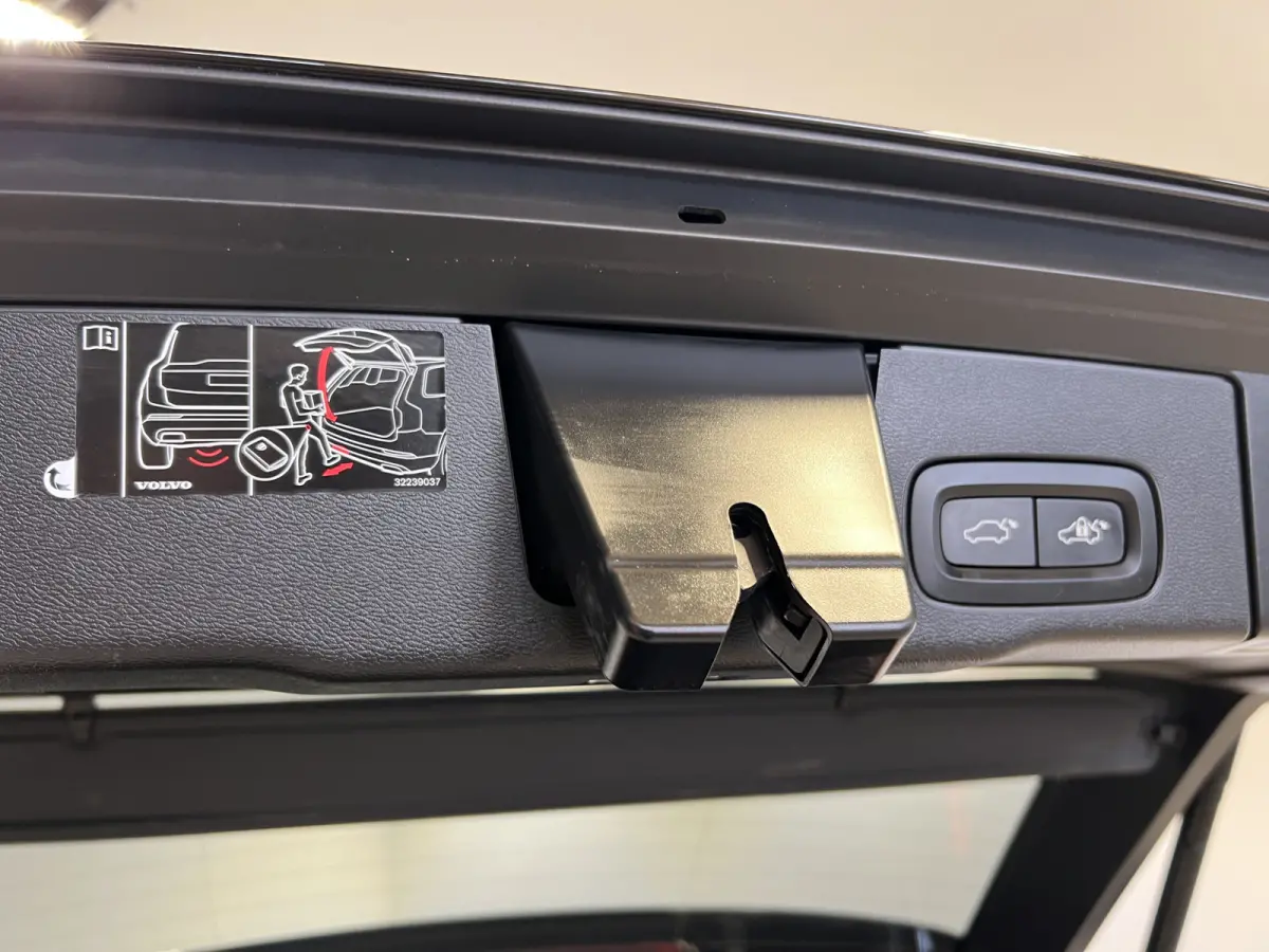 2.0 Recharge T6 AWD R-Design | SOH 93,4% | Navigatie/Android/Apple Carplay | LM Velgen 22" | Voorstoelen Verwarmd | Lederen Bekleding | Cruise Control Adaptief | Airco |