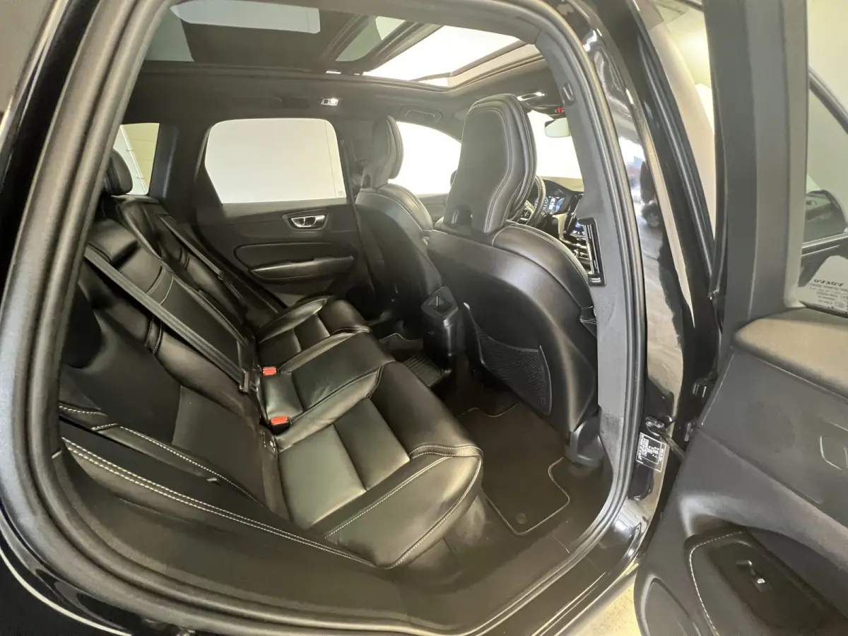 2.0 Recharge T6 AWD R-Design | SOH 93,4% | Navigatie/Android/Apple Carplay | LM Velgen 22" | Voorstoelen Verwarmd | Lederen Bekleding | Cruise Control Adaptief | Airco |