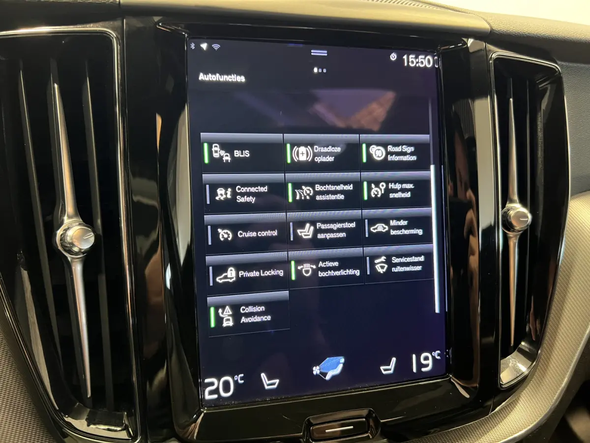 2.0 Recharge T6 AWD R-Design | SOH 93,4% | Navigatie/Android/Apple Carplay | LM Velgen 22" | Voorstoelen Verwarmd | Lederen Bekleding | Cruise Control Adaptief | Airco |