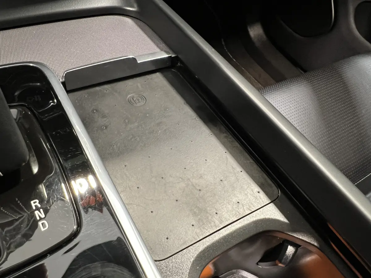 2.0 Recharge T6 AWD R-Design | SOH 93,4% | Navigatie/Android/Apple Carplay | LM Velgen 22" | Voorstoelen Verwarmd | Lederen Bekleding | Cruise Control Adaptief | Airco |