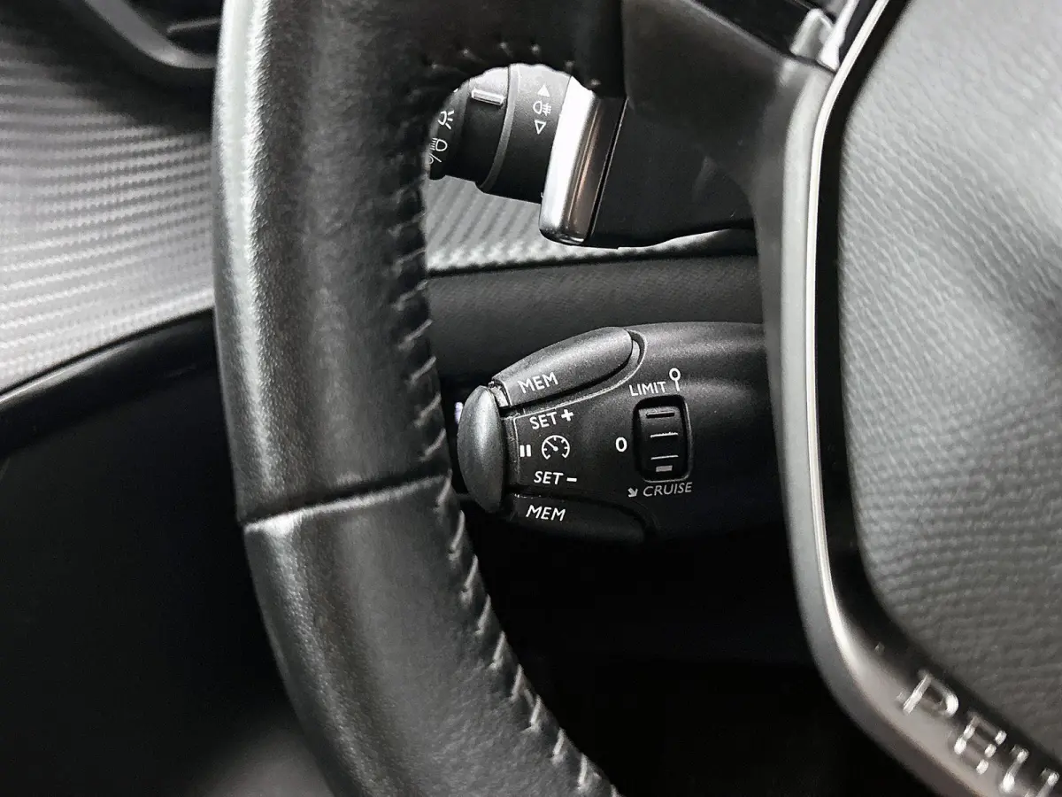 130pk Allure Pack | 1ste eigenaar | Camera | LED lampen |AppleCarPlay/Android | AUTOMAAT | Navigatie