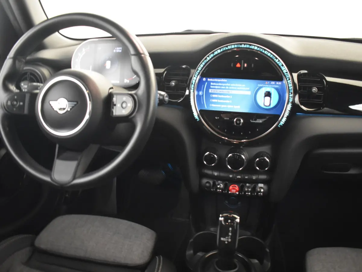 1.5 Cooper Classic 136PK AUTO | Cruise control | Navigatie | Parkeersensoren achter | Apple carplay Android auto | Keyless start | Airco automatisch | Verkeersborden detectie | DAB | LED | 1