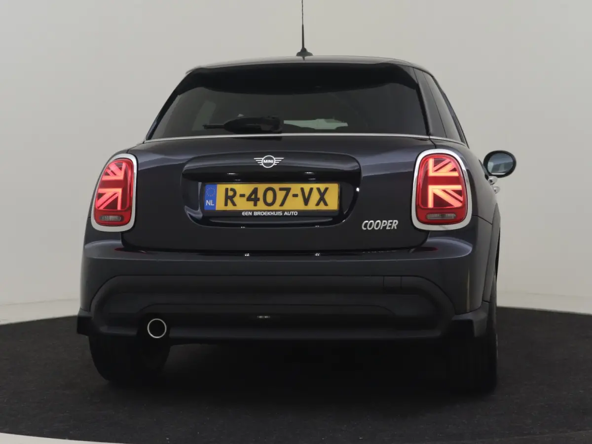 1.5 Cooper Classic 136PK AUTO | Cruise control | Navigatie | Parkeersensoren achter | Apple carplay Android auto | Keyless start | Airco automatisch | Verkeersborden detectie | DAB | LED | 1