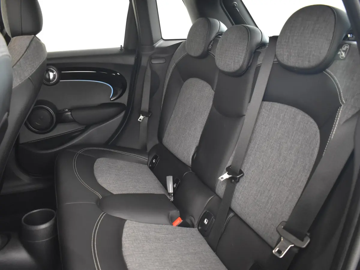 1.5 Cooper Classic 136PK AUTO | Cruise control | Navigatie | Parkeersensoren achter | Apple carplay Android auto | Keyless start | Airco automatisch | Verkeersborden detectie | DAB | LED | 1
