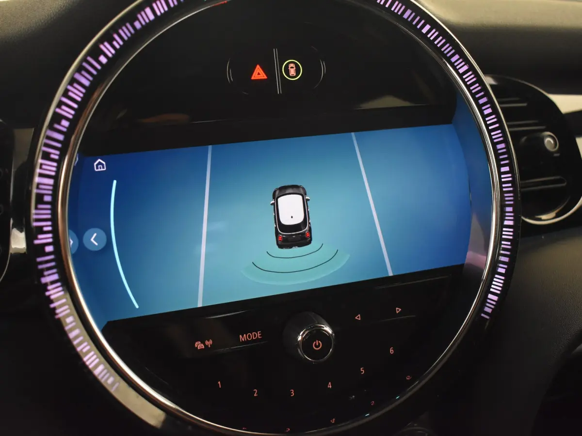 1.5 Cooper Classic 136PK AUTO | Cruise control | Navigatie | Parkeersensoren achter | Apple carplay Android auto | Keyless start | Airco automatisch | Verkeersborden detectie | DAB | LED | 1