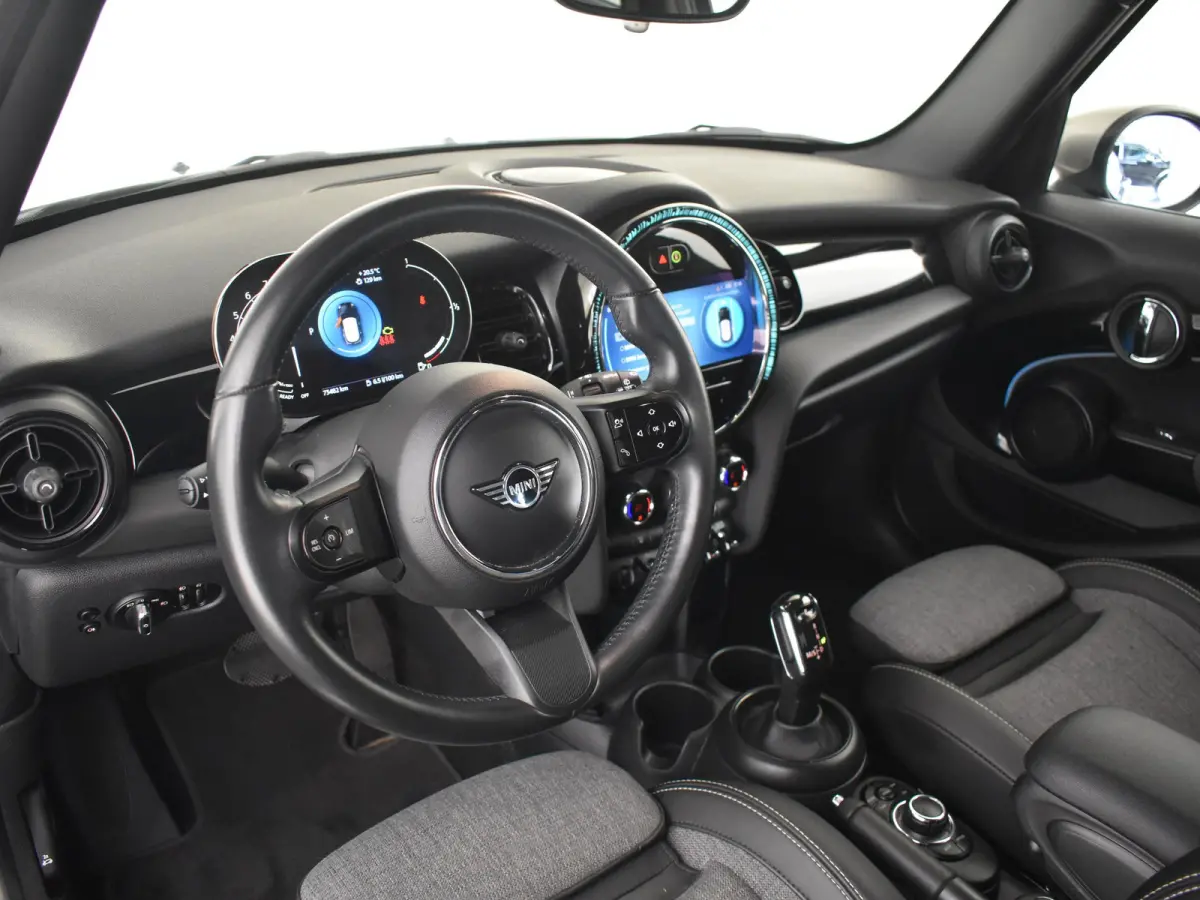 1.5 Cooper Classic 136PK AUTO | Cruise control | Navigatie | Parkeersensoren achter | Apple carplay Android auto | Keyless start | Airco automatisch | Verkeersborden detectie | DAB | LED | 1