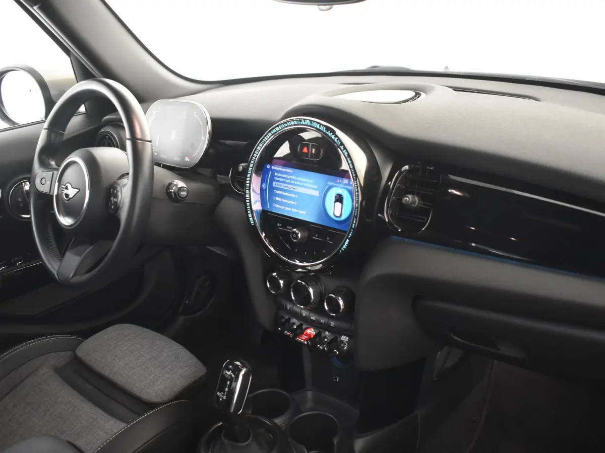 1.5 Cooper Classic 136PK AUTO | Cruise control | Navigatie | Parkeersensoren achter | Apple carplay Android auto | Keyless start | Airco automatisch | Verkeersborden detectie | DAB | LED | 1