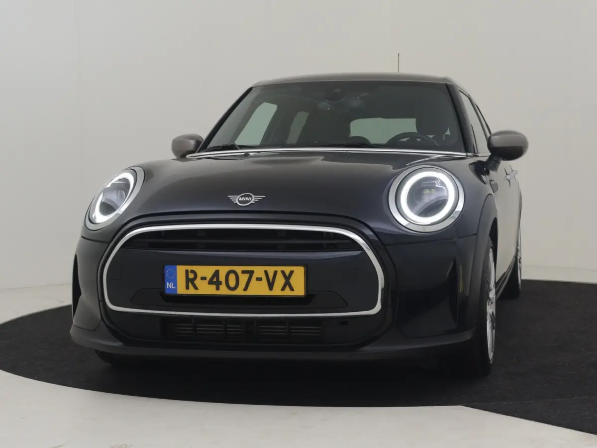 1.5 Cooper Classic 136PK AUTO | Cruise control | Navigatie | Parkeersensoren achter | Apple carplay Android auto | Keyless start | Airco automatisch | Verkeersborden detectie | DAB | LED | 1
