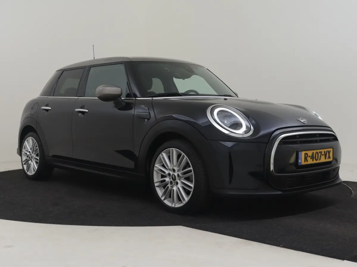 1.5 Cooper Classic 136PK AUTO | Cruise control | Navigatie | Parkeersensoren achter | Apple carplay Android auto | Keyless start | Airco automatisch | Verkeersborden detectie | DAB | LED | 1