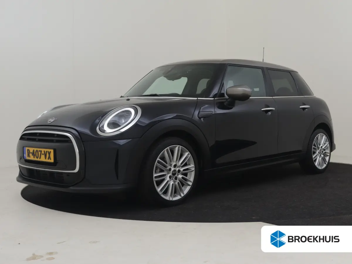 1.5 Cooper Classic 136PK AUTO | Cruise control | Navigatie | Parkeersensoren achter | Apple carplay Android auto | Keyless start | Airco automatisch | Verkeersborden detectie | DAB | LED | 1