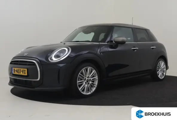 1.5 Cooper Classic 136PK AUTO | Cruise control | Navigatie | Parkeersensoren achter | Apple carplay Android auto | Keyless start | Airco automatisch | Verkeersborden detectie | DAB | LED | 1