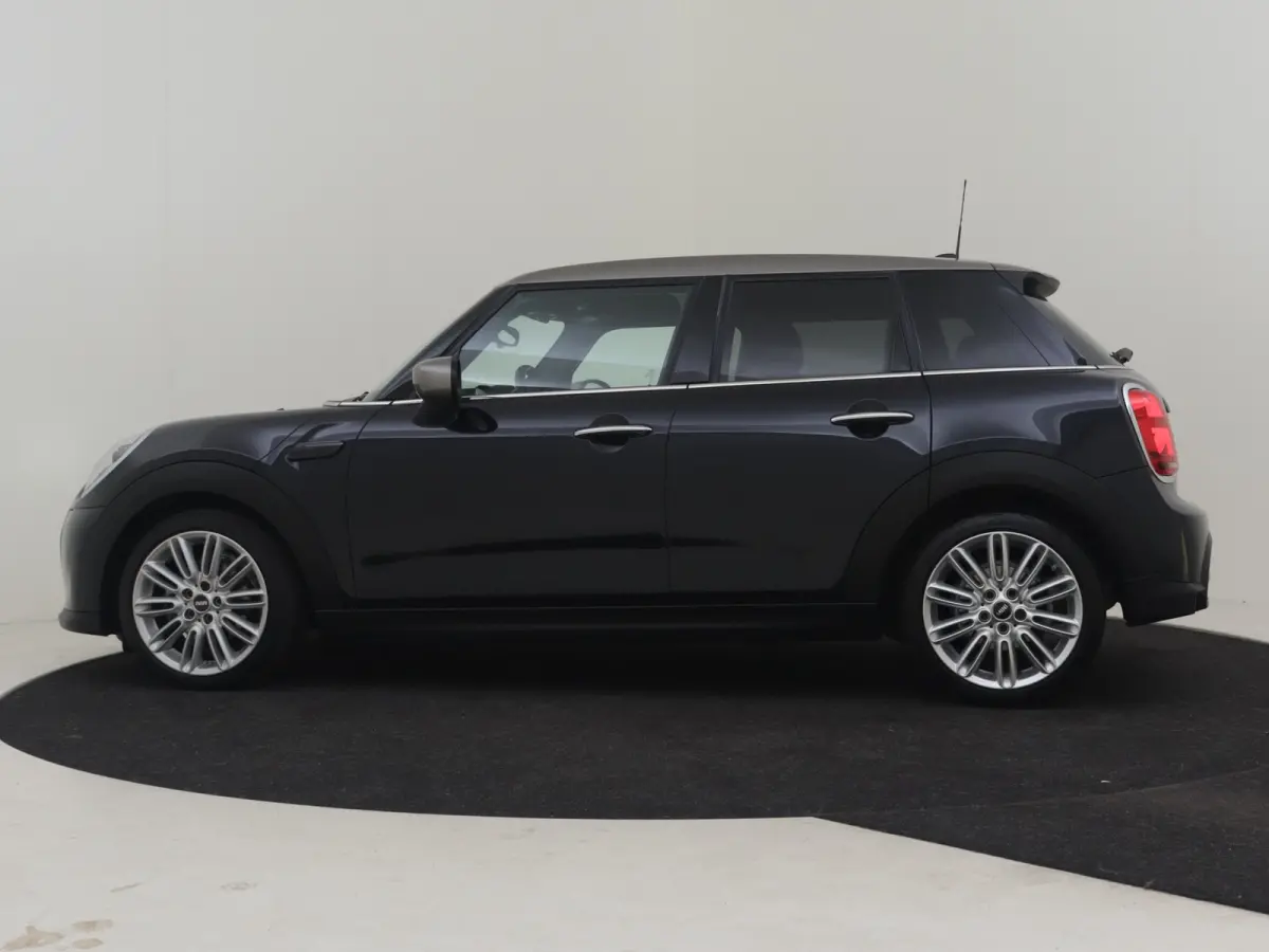 1.5 Cooper Classic 136PK AUTO | Cruise control | Navigatie | Parkeersensoren achter | Apple carplay Android auto | Keyless start | Airco automatisch | Verkeersborden detectie | DAB | LED | 1