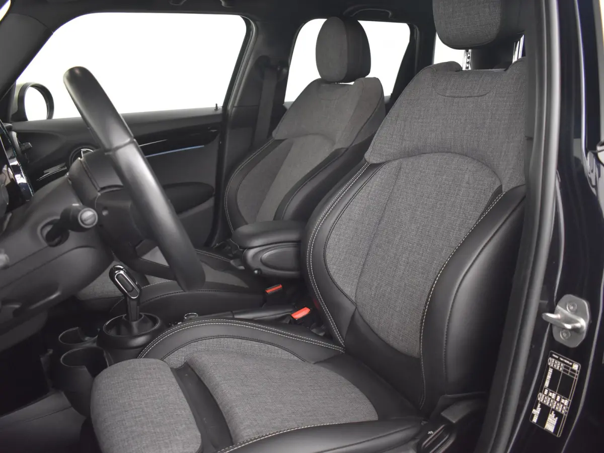 1.5 Cooper Classic 136PK AUTO | Cruise control | Navigatie | Parkeersensoren achter | Apple carplay Android auto | Keyless start | Airco automatisch | Verkeersborden detectie | DAB | LED | 1