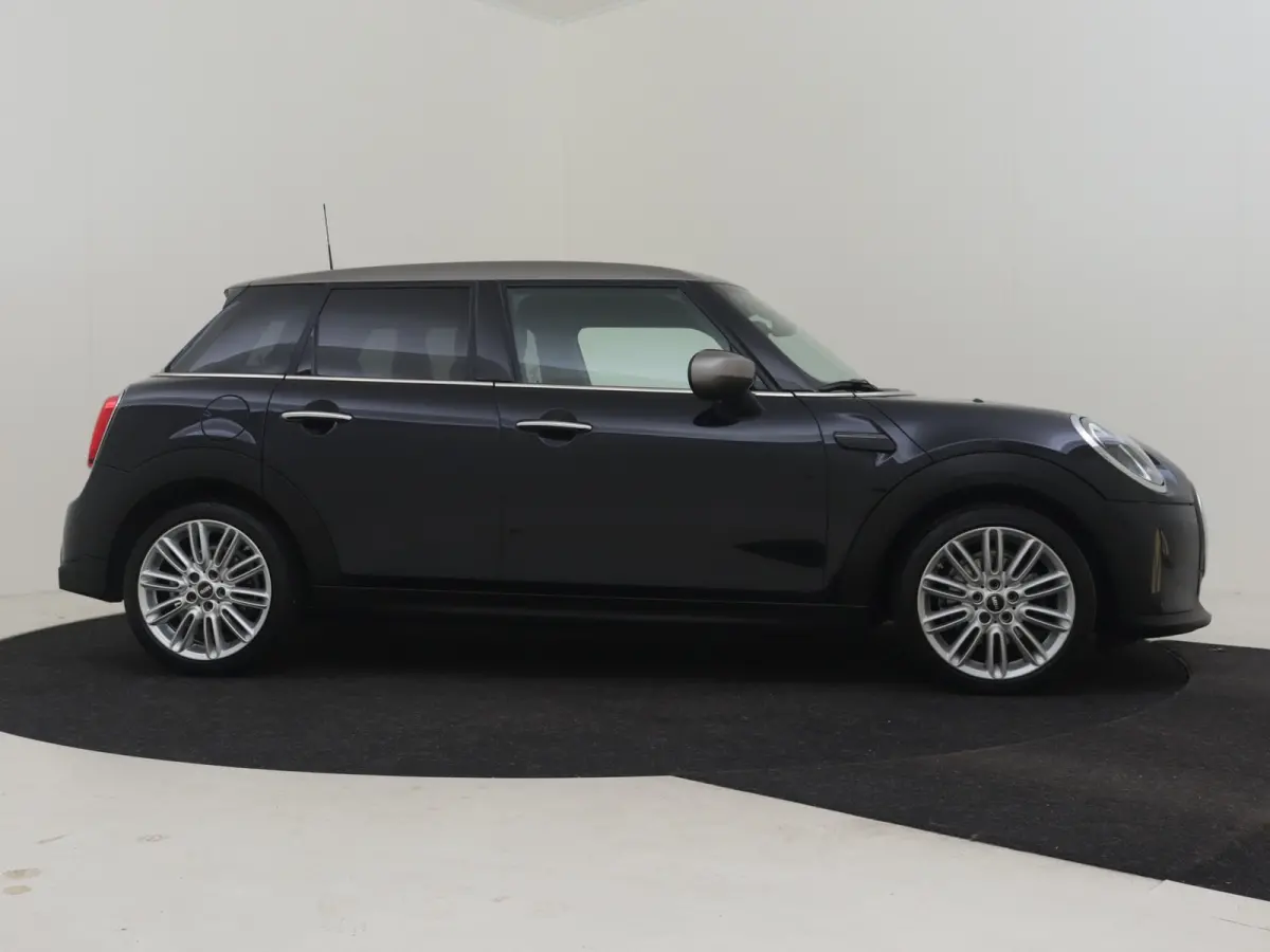 1.5 Cooper Classic 136PK AUTO | Cruise control | Navigatie | Parkeersensoren achter | Apple carplay Android auto | Keyless start | Airco automatisch | Verkeersborden detectie | DAB | LED | 1