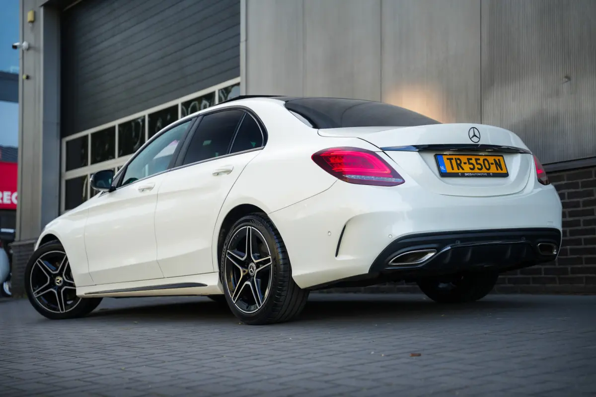 180 Advantage Pack AMG-Sportpakket /Facelift-Model/ Pano-Dak/ Sport-Stoelen/ Stoel.Verw/ Night-Pakket/ Camera/ Trekhaak/ 18'' LMV