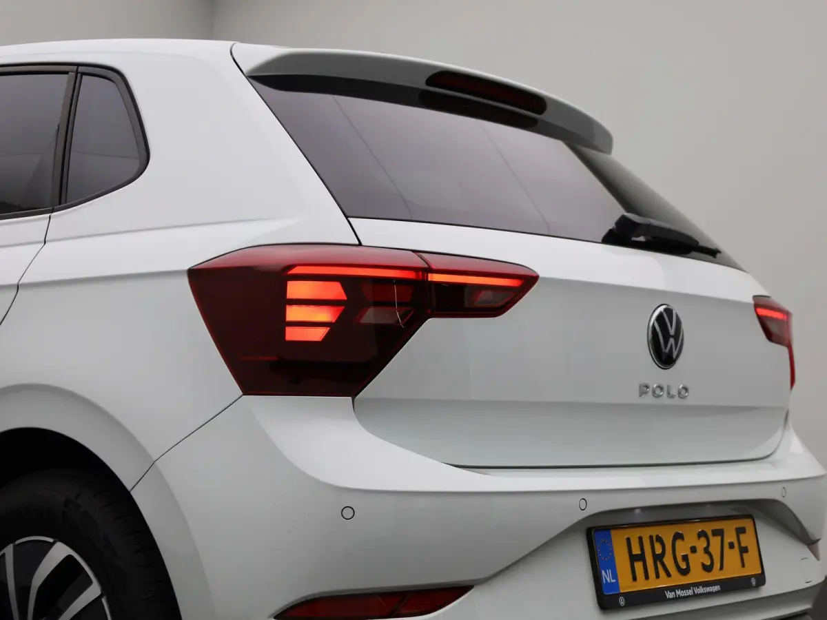 1.0 TSI Life Edition 95 PK | EM | Navigatie | Camera | Parkeersensoren | Adaptive Cruise Control | Apple Carplay | Android Auto | Privacy glas | LED | DAB | Digital Cockpit |