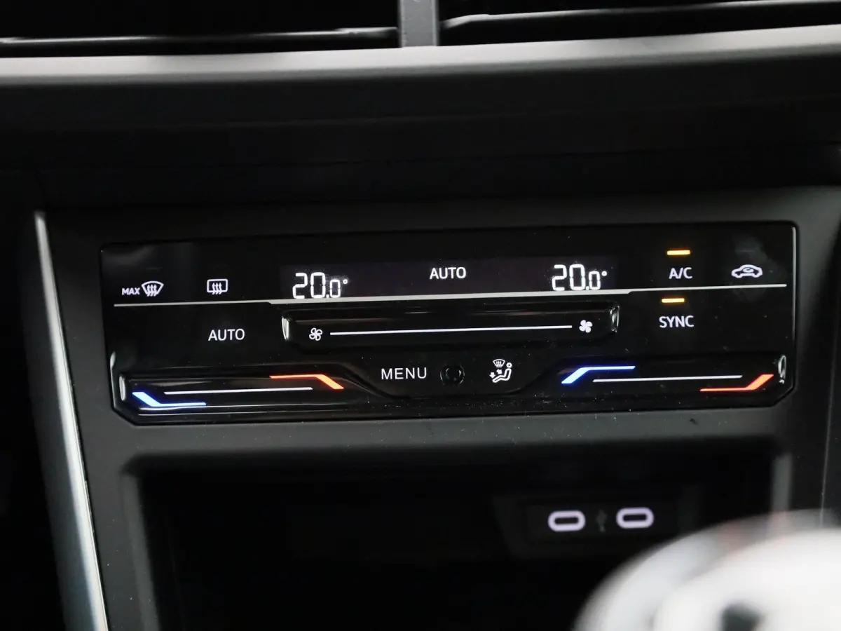 1.0 TSI Life Edition 95 PK | EM | Navigatie | Camera | Parkeersensoren | Adaptive Cruise Control | Apple Carplay | Android Auto | Privacy glas | LED | DAB | Digital Cockpit |