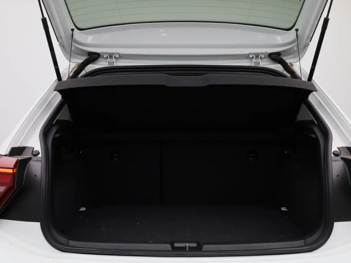 1.0 TSI Life Edition 95 PK | EM | Navigatie | Camera | Parkeersensoren | Adaptive Cruise Control | Apple Carplay | Android Auto | Privacy glas | LED | DAB | Digital Cockpit |