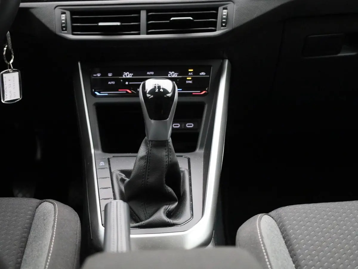 1.0 TSI Life Edition 95 PK | EM | Navigatie | Camera | Parkeersensoren | Adaptive Cruise Control | Apple Carplay | Android Auto | Privacy glas | LED | DAB | Digital Cockpit |