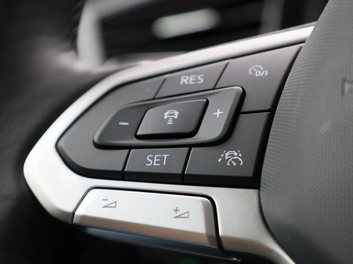 1.0 TSI Life Edition 95 PK | EM | Navigatie | Camera | Parkeersensoren | Adaptive Cruise Control | Apple Carplay | Android Auto | Privacy glas | LED | DAB | Digital Cockpit |