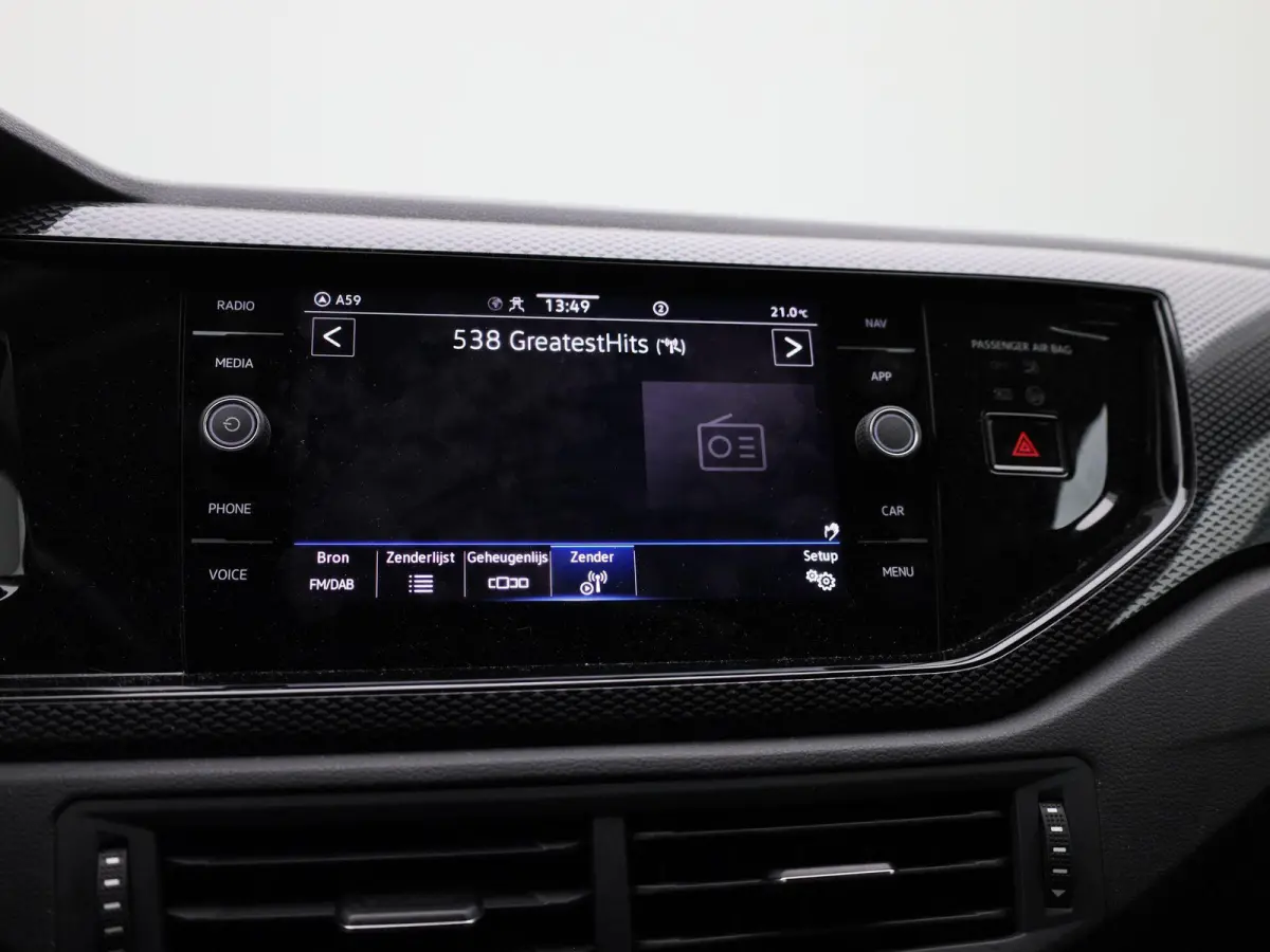1.0 TSI Life Edition 95 PK | EM | Navigatie | Camera | Parkeersensoren | Adaptive Cruise Control | Apple Carplay | Android Auto | Privacy glas | LED | DAB | Digital Cockpit |