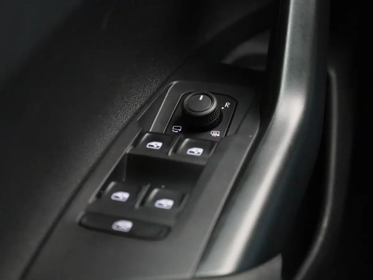 1.0 TSI Life Edition 95 PK | EM | Navigatie | Camera | Parkeersensoren | Adaptive Cruise Control | Apple Carplay | Android Auto | Privacy glas | LED | DAB | Digital Cockpit |