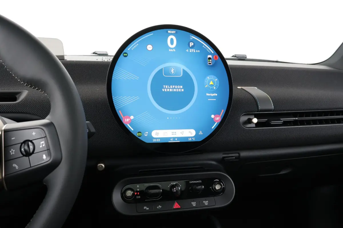 Cooper E Favoured L 40.7 kWh | SoH 100% | Panorama Dak | Harman Kardon | Parking Assistant Plus | Head-Up | Stoel & Stuurwiel Verwarming | Comforttoegang |