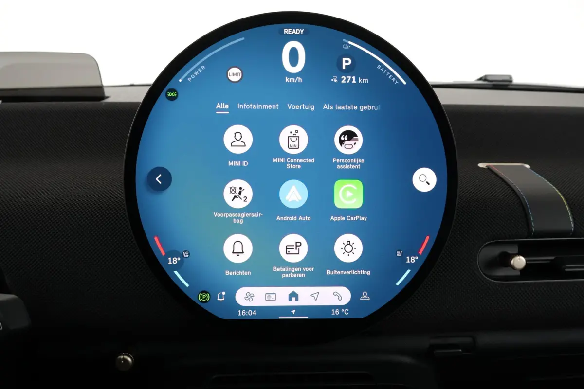 Cooper E Favoured L 40.7 kWh | SoH 100% | Panorama Dak | Harman Kardon | Parking Assistant Plus | Head-Up | Stoel & Stuurwiel Verwarming | Comforttoegang |