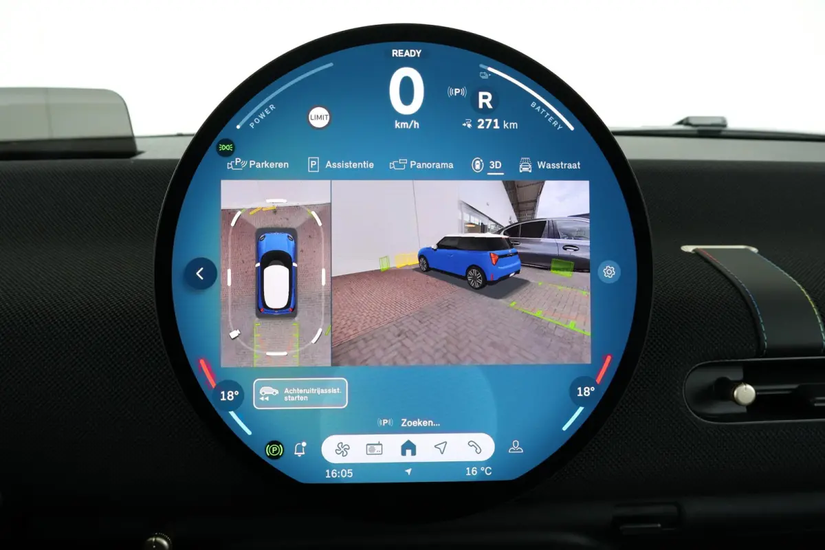 Cooper E Favoured L 40.7 kWh | SoH 100% | Panorama Dak | Harman Kardon | Parking Assistant Plus | Head-Up | Stoel & Stuurwiel Verwarming | Comforttoegang |