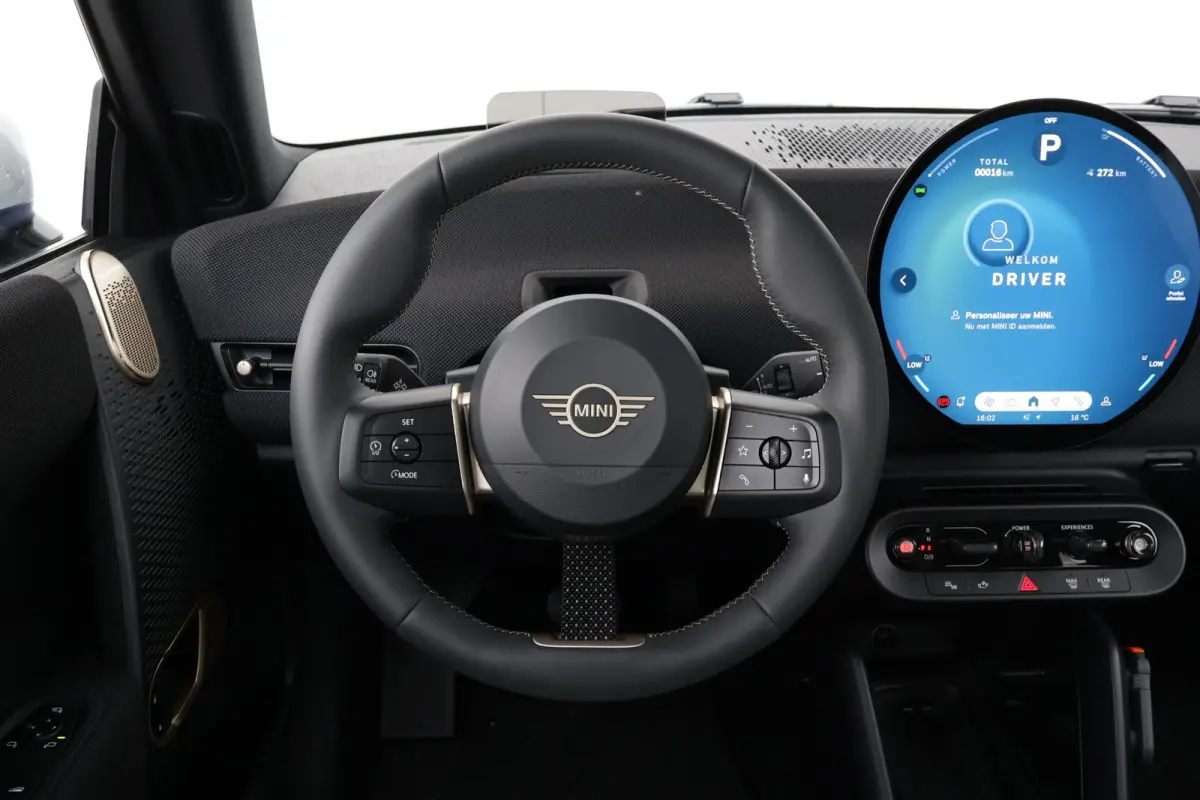 Cooper E Favoured L 40.7 kWh | SoH 100% | Panorama Dak | Harman Kardon | Parking Assistant Plus | Head-Up | Stoel & Stuurwiel Verwarming | Comforttoegang |