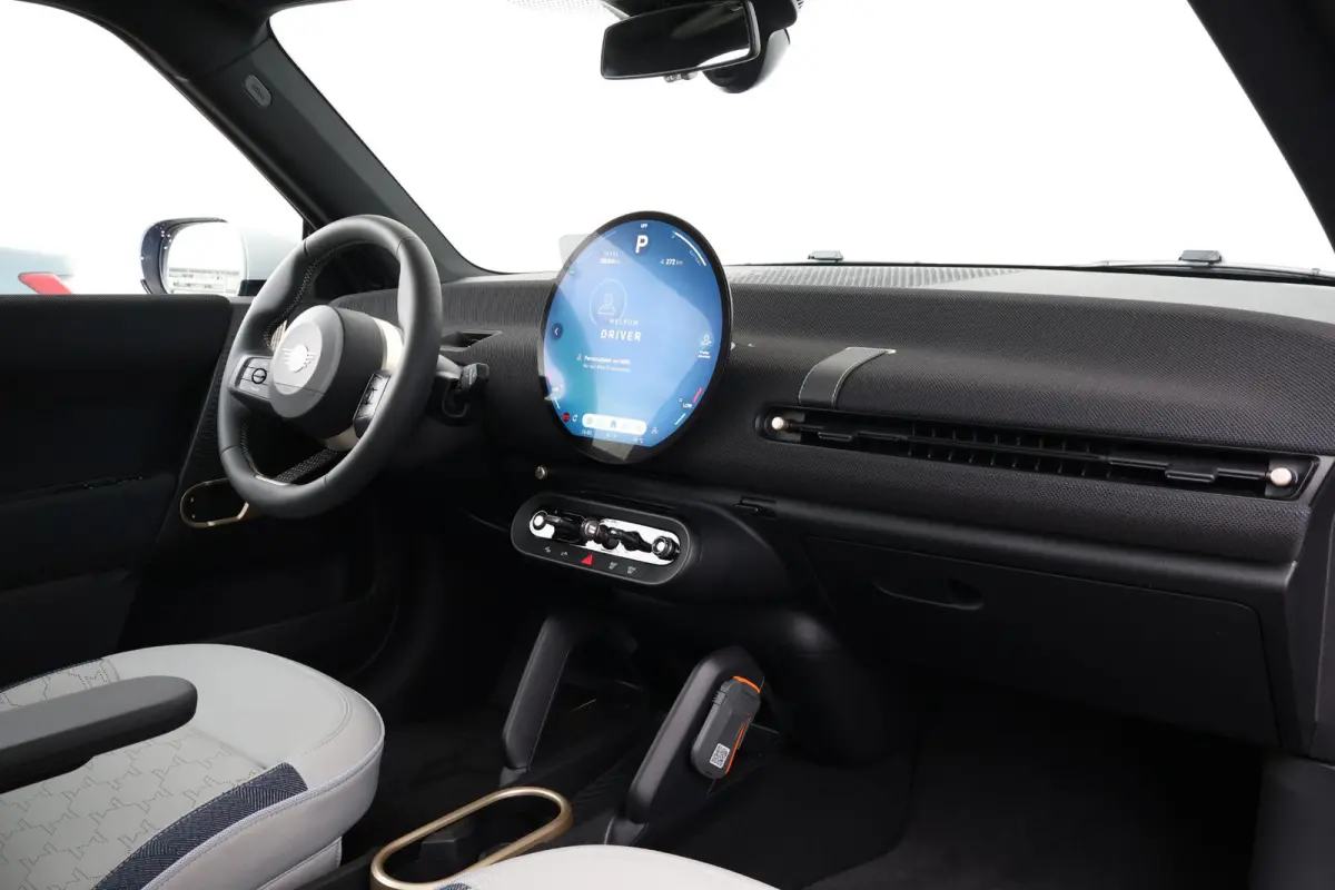 Cooper E Favoured L 40.7 kWh | SoH 100% | Panorama Dak | Harman Kardon | Parking Assistant Plus | Head-Up | Stoel & Stuurwiel Verwarming | Comforttoegang |