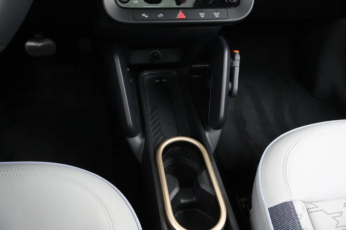 Cooper E Favoured L 40.7 kWh | SoH 100% | Panorama Dak | Harman Kardon | Parking Assistant Plus | Head-Up | Stoel & Stuurwiel Verwarming | Comforttoegang |