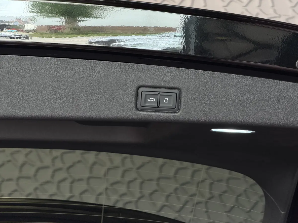 2.0 TFSI E-HYBRID S-EDITION PASS.DISPLAY LEER PANO QUATTRO 300PK 360CAM TREKHAAK MATRIXX LED ELEK.STOEL. S-LINE S LINE