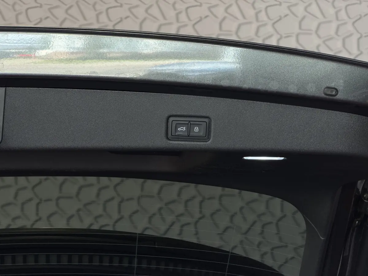 2.0 TFSI E-HYBRID QUATTRO 300 PK S-EDITION PANO PASS.DISPLAY LEER 360CAM TREKHAAK MATRIXX LED ELEK.STOEL. S-LINE S LINE