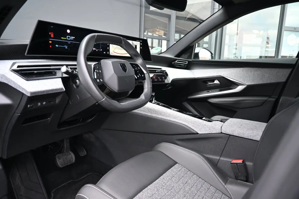 1.6 plug-in Hybrid 195 Allure | Afn. Trekhaak | 360 Camera | Navigatie | Adaptive Cruise | Draadloos Apple Carplay & Android Auto | !!