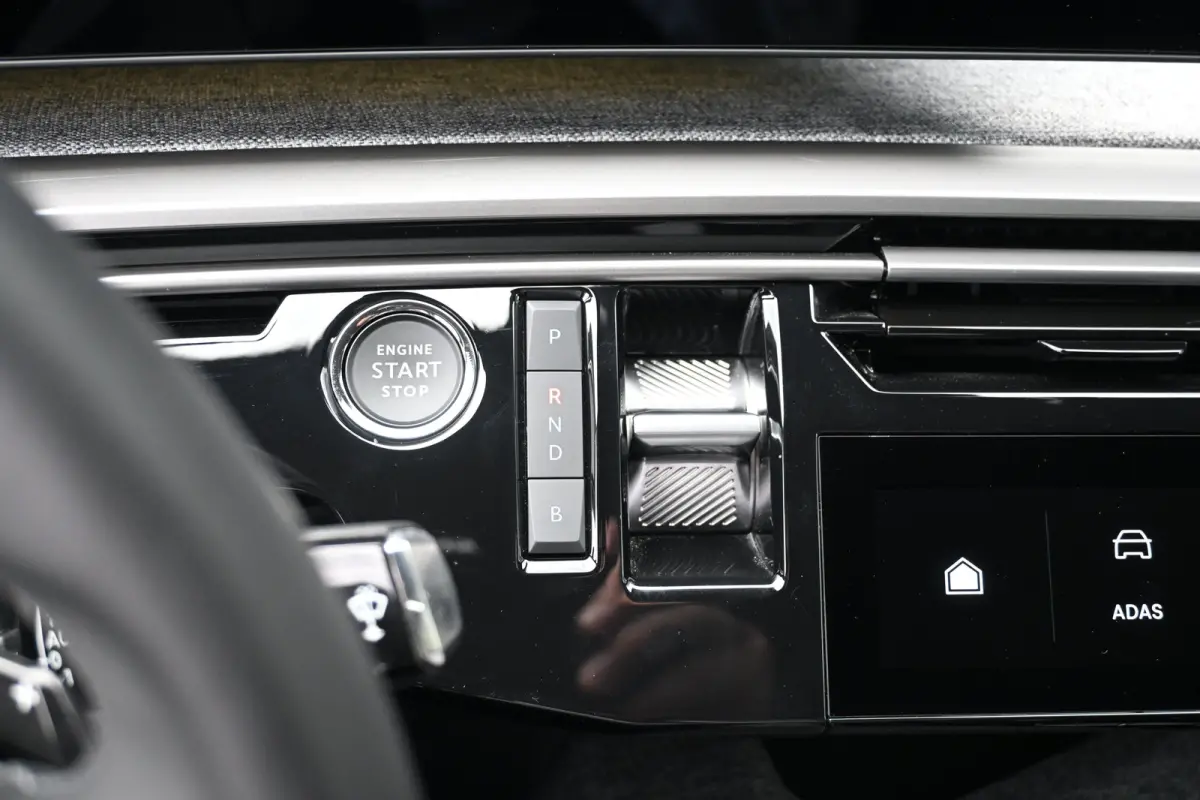 1.6 plug-in Hybrid 195 Allure | Afn. Trekhaak | 360 Camera | Navigatie | Adaptive Cruise | Draadloos Apple Carplay & Android Auto | !!