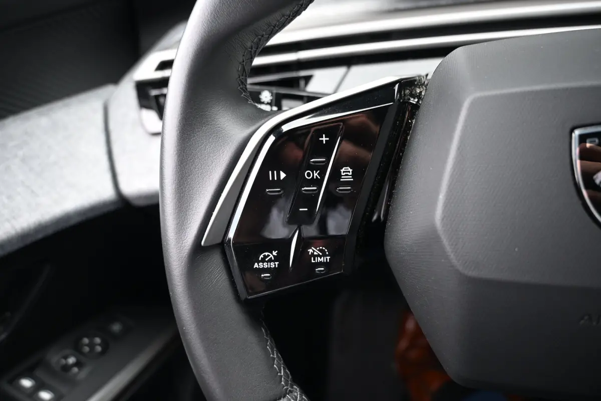 1.6 plug-in Hybrid 195 Allure | Afn. Trekhaak | 360 Camera | Navigatie | Adaptive Cruise | Draadloos Apple Carplay & Android Auto | !!